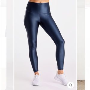 High Shine Signature Tight (in Black)